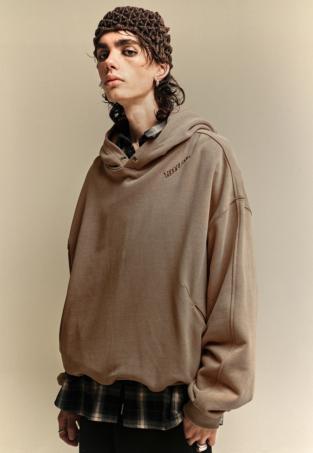 Oblique line hood dark beige