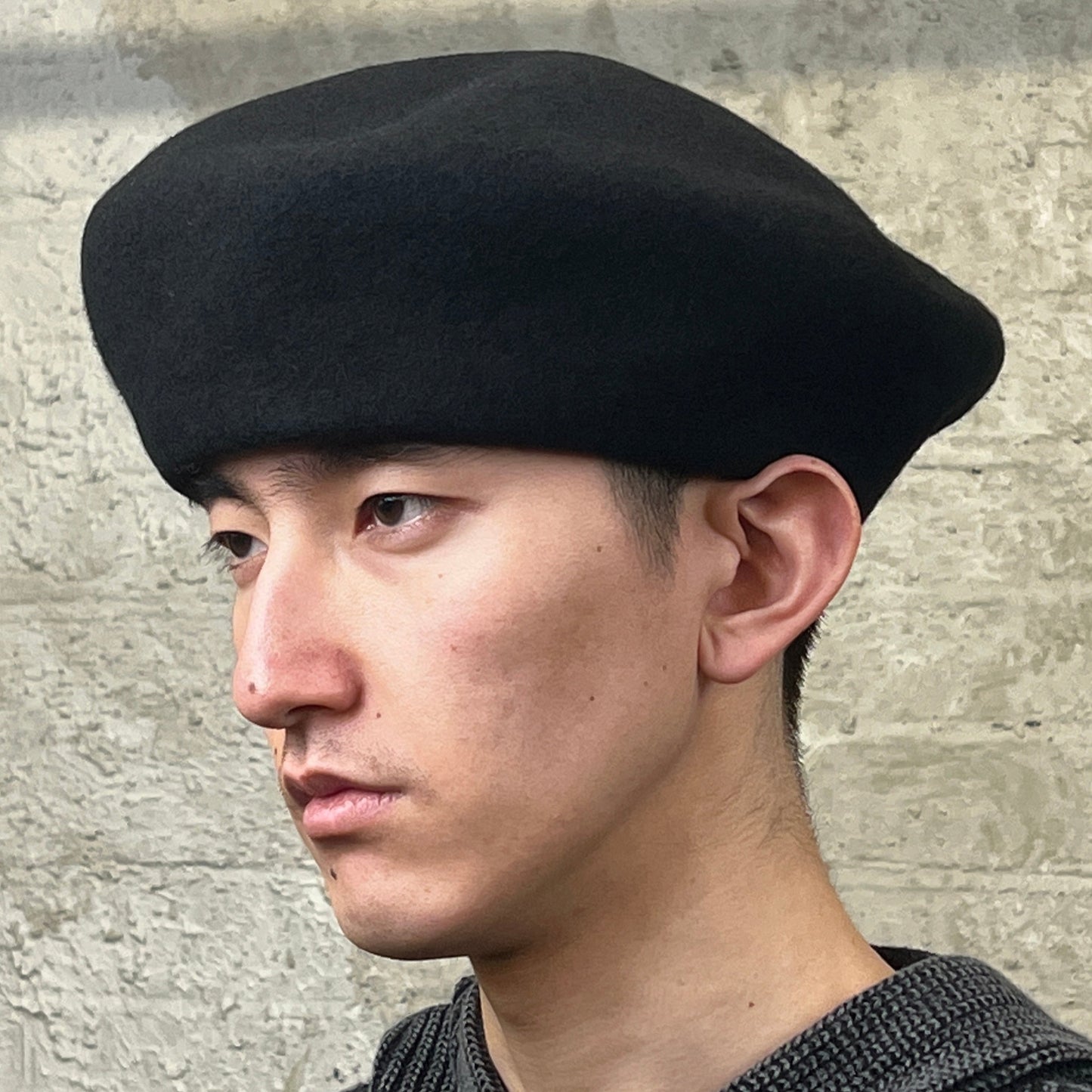 Woolen beret hat black